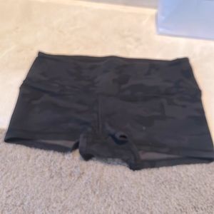 Lululemon camp shorties size small